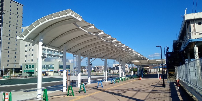 Makuhari: Freely Designed Bus Shelter